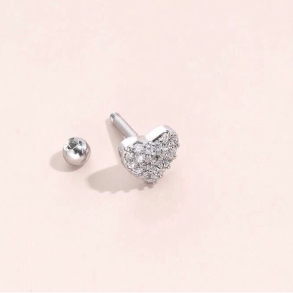 💖 16g 1 Piece CZ Heart Ear Stud NWT - Picture 4 of 10